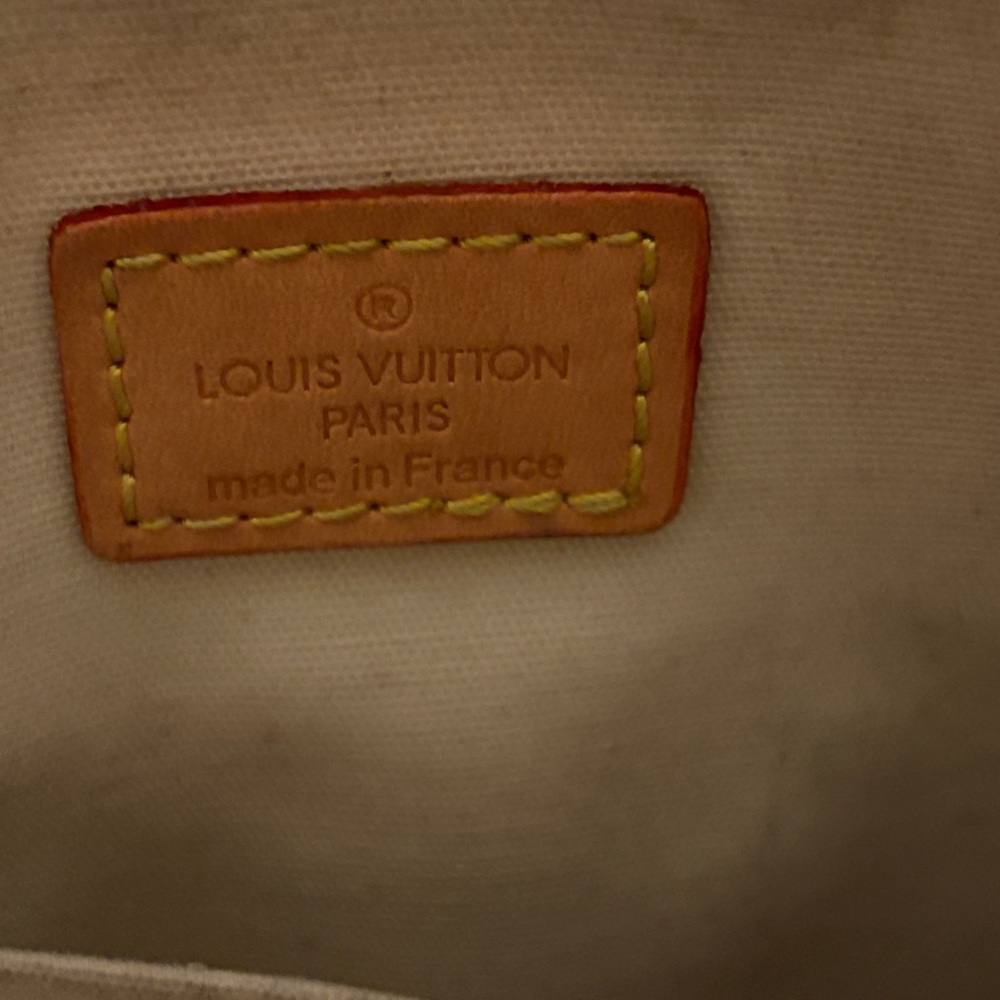 Louie Vuitton Purse - Picture 5 of 11